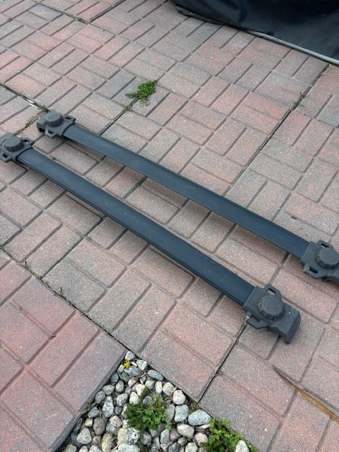 Roof rack cross bars for Dodge Journey in Other Parts & Accessories in Windsor Region