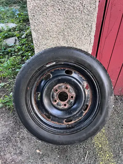 Selling a set of 4 OEM Ford steel rims with 205/55R16 winter tires. • Rim size: 16 x 6.5” • Offset:...