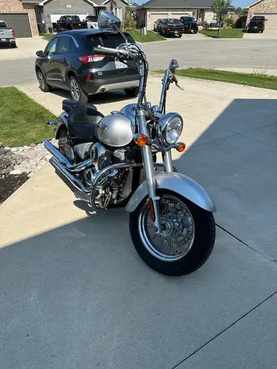 2006 Vulcan 900. Has fuel injection, trickle charger plug, driver and passenger back rest, 10” apes,...