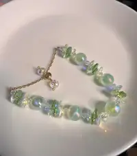 Green sparkling pearl bracelet 