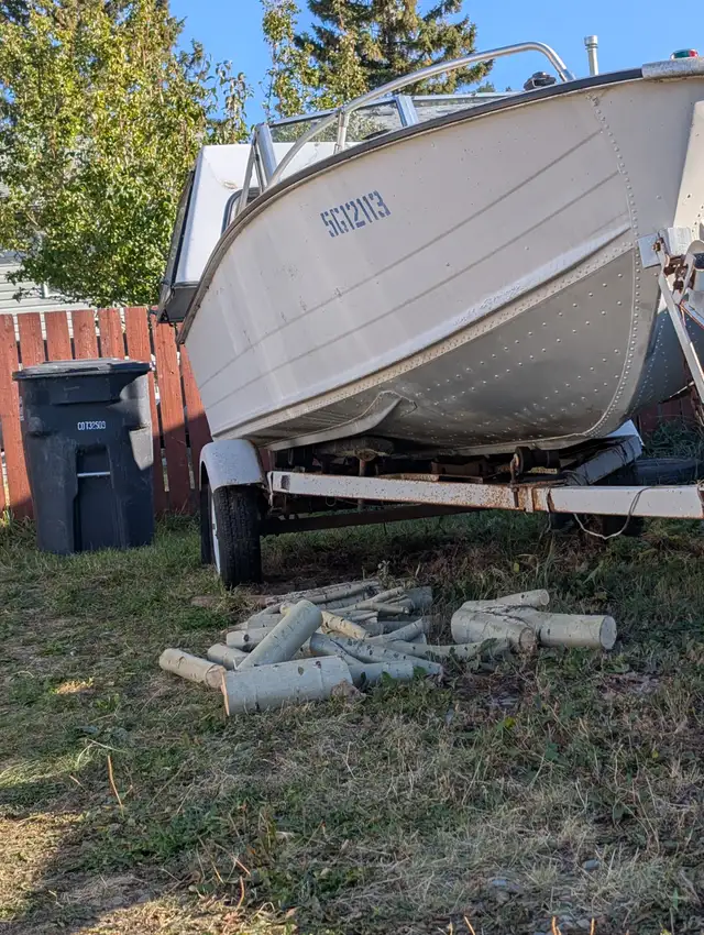 16' ALUMINUM BOAT WITH TRAILER in Powerboats & Motorboats in Edmonton - Image 2