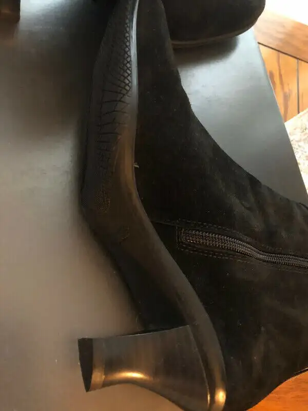 La Canadienne BLACK Suede Leather Ankle Boots - Made in Canada in Women's - Shoes in City of Toronto - Image 9