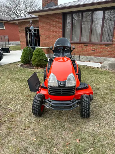 Kawasaki engine. 22hp. Mower deck 48” cut. Like new 215 hours.