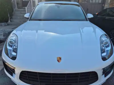 Carerra White Metallic exterior with leather package Black/Garnet Red interior. All scheduled servic...