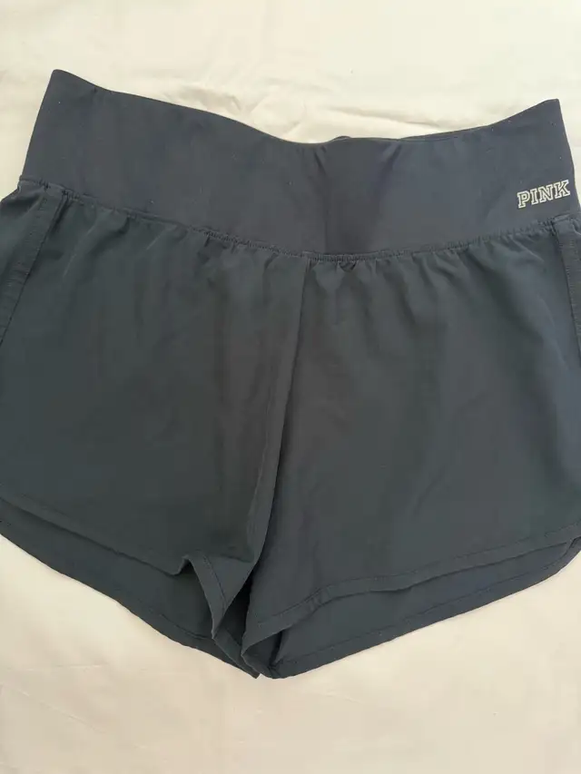 Woman’s Shorts (Medium) Great condition! in Women's - Bottoms in City of Toronto - Image 3