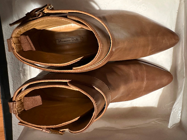 Massimo Dutti mini bottes size 38 femme Tan leather dans Femmes - Chaussures  à Ville de Montréal - Image 2