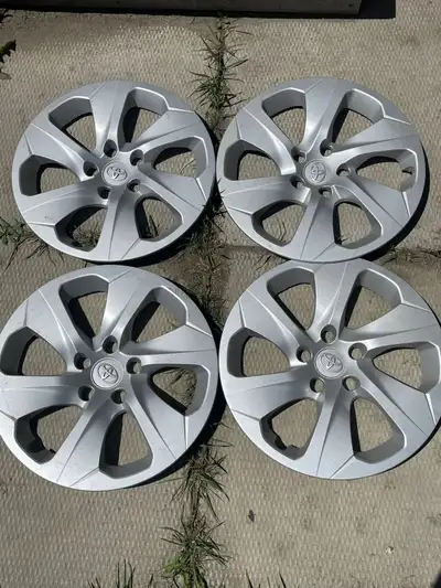 Selling a full set of OEM parts taken off a brand new 2023 Toyota RAV4 LE immediately after purchase...