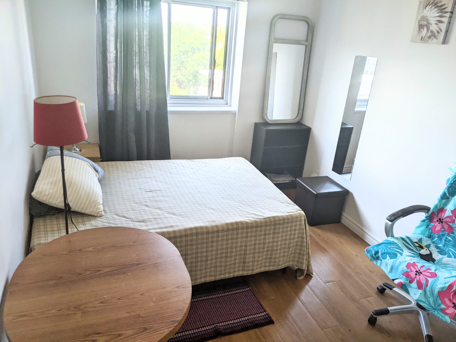Room near Downtown (UQAM, McGill, Concordia) — photo 1