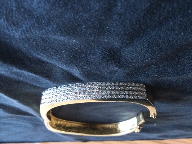 Stunning 10K Yellow & White Gold Diamond Set Bangle Bracelet in Jewellery & Watches in Ottawa - Image 2