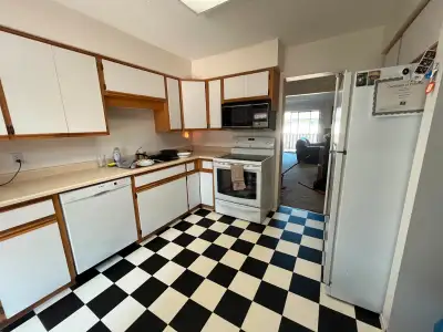 2 or 3 bedroom townhouse- central Abbotsford