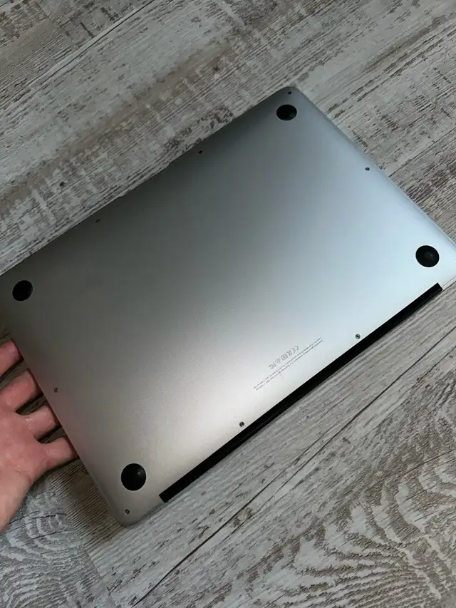 Macbook Air (2017) in Laptops in Kingston - Image 4