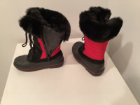 BOTTES D'HIVER NEUVES #6 BRAND  NEW SNOW WINTER BOOTS SIZE 6