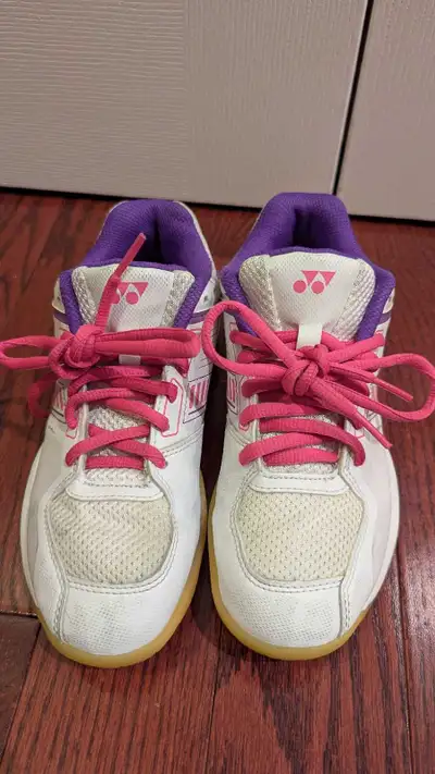 Gently Used Kids Yonex Shoes size 4, View more