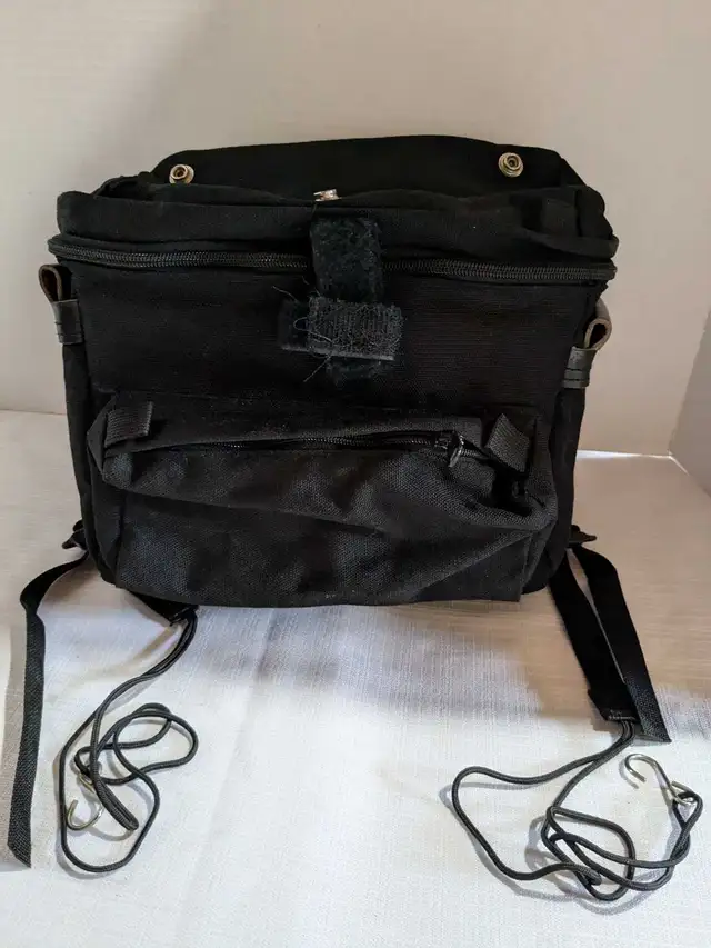 Lugger bicycle bag with reflector waterproof in Other in Charlottetown - Image 6