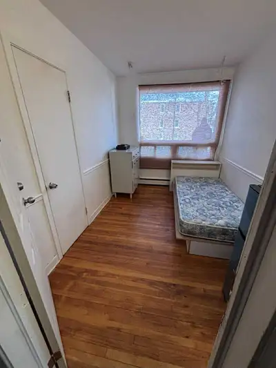 390 Colombiere Est Secteur Limoilou Pres de tous les services et de la 1 ere avenue . A 5 min du met...