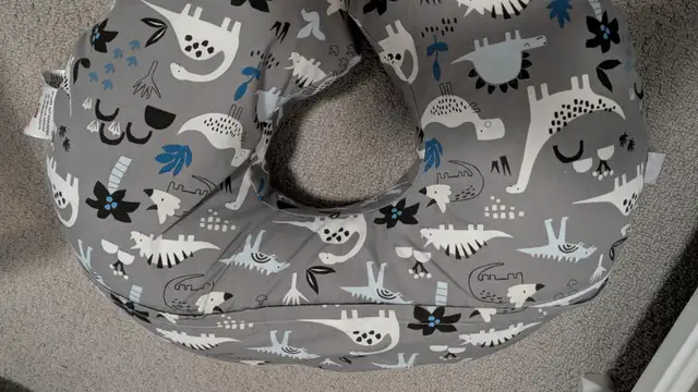 Boppy breastfeeding & baby support pillow in Feeding & High Chairs in Oakville / Halton Region - Image 4