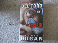 The Strain - Guillermo Del Toro & Chuck Hogan softcover + bonus