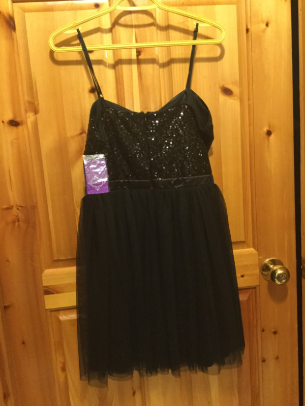MIDDLE. SCHOOL. PROM.  DRESS in Women's - Dresses & Skirts in City of Halifax - Image 2