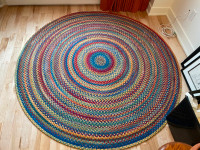Tapis tressé rond de 6 pi | 6-ft round braided rug (LL Bean)