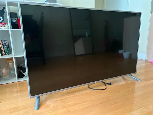 Samsung LG Smart TV 55-inch 55LB5800 in TVs in City of Toronto - Image 2