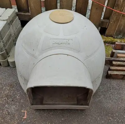 Dogloo – No damage, very sturdy. Approx. 36" front to back, 34" across, 27" high. Door opening appro...