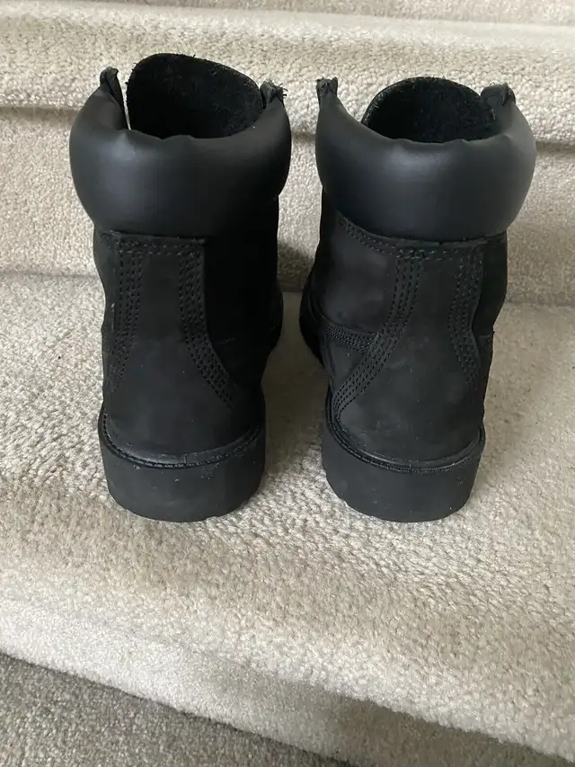 Boys Like New Timberland black boots - Sz 5.5 - $60 in Kids & Youth in Markham / York Region - Image 4