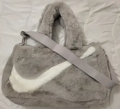 Nike NSW faux fur tote bag, View more