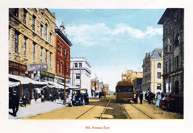 SOUVENIR OF SASKATOON, SASKATCHEWAN PICTURE BOOKLET EARLY 1900'S Arts