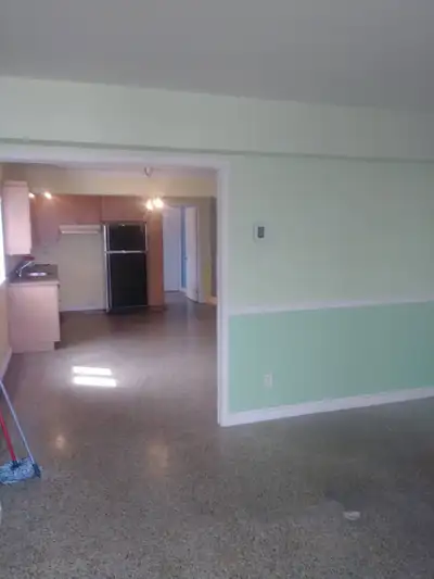 ENQUÊTE DE CRÉDIT OBLIGATOIRE Grand 5 1\2 prêt de tout terminus autobus, commerce, resto et beaucoup...