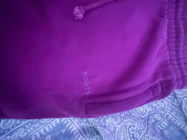 Roots Purple Sweatpants Size 4 in Women's - Bottoms in City of Toronto - Image 3