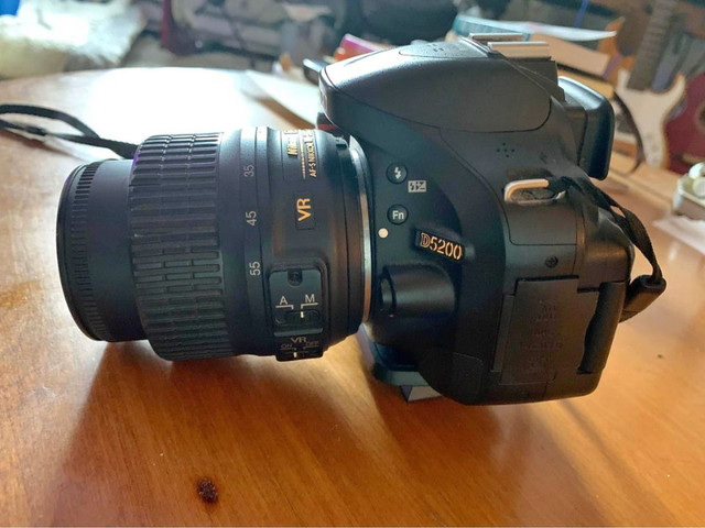 camera Nikon D5200 et objectif 18-55mm vr dans Appareils photo et caméras  à Ville de Québec