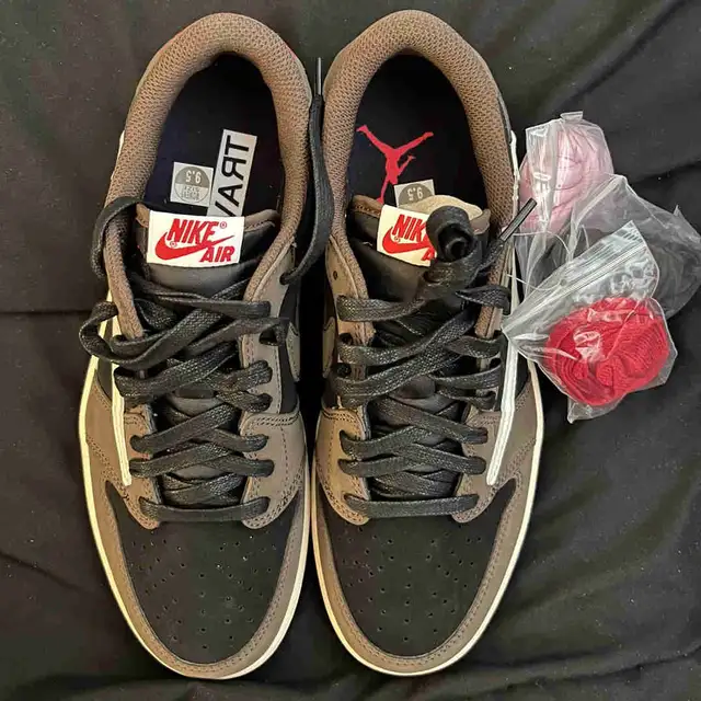 travis scott air jordan 1 low in Men's Shoes in Mississauga / Peel Region - Image 2