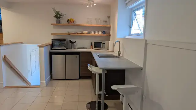 Short or long-term fully furnished 1-BR unit - centrally located in Short Term Rentals in City of Halifax - Image 2