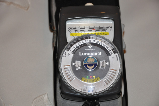 Gossen LunaSix 3 light meter in Cameras & Camcorders in Barrie - Image 2