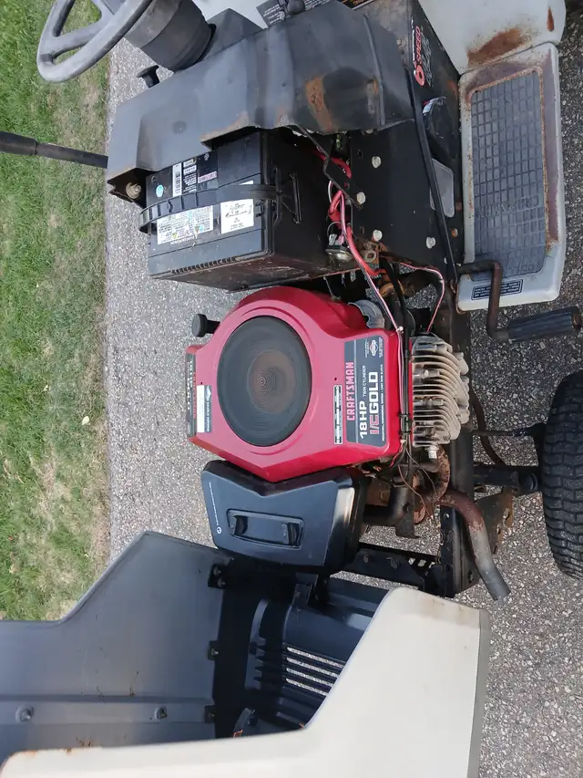 Craftsman DieHard Lawn Tractor For Sale in Lawnmowers & Leaf Blowers in Kitchener / Waterloo - Image 6