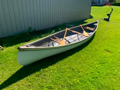 16 foot Fibreglass Canoe for Sale. It’s in great condition and comes with 2 paddles. Stored indoors...
