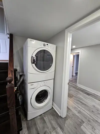 Newly furnished 2 bed, 1.5 bath, full kitchen
