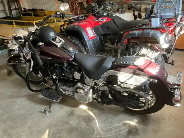 Harley Davidson Softail Classic 2005 in Touring in West Island - Image 3