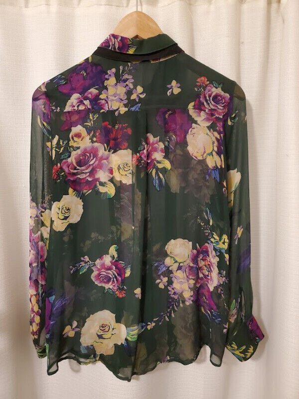 Green 100% Silk Sheer Floral Blouse by LANGUAGE, Size Small in Women's - Tops & Outerwear in Guelph - Image 2