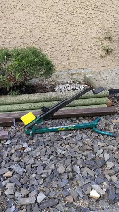 This item is in good, condition. It features a sturdy frame, an easy-to-operate lever system, and a...
