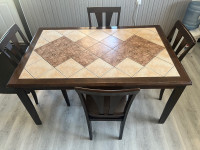 Dining table & 4 chairs 
