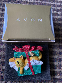 Cat in a present - Avon pin - NEW