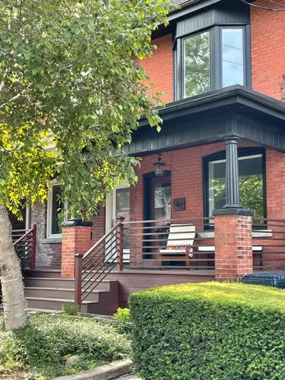 Annex/Yorkville One Bedroom with Den