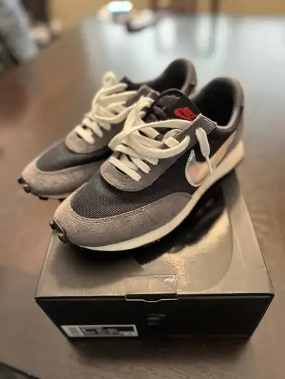 Nike Daybreak SP  - Size 9, View more