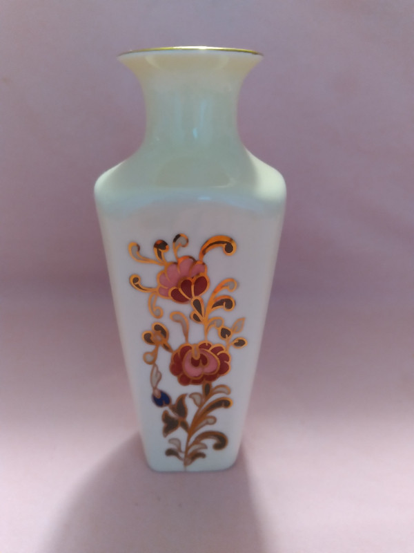 Vintage Zsolnay Hungary Bud Vase in Arts & Collectibles in Barrie - Image 4