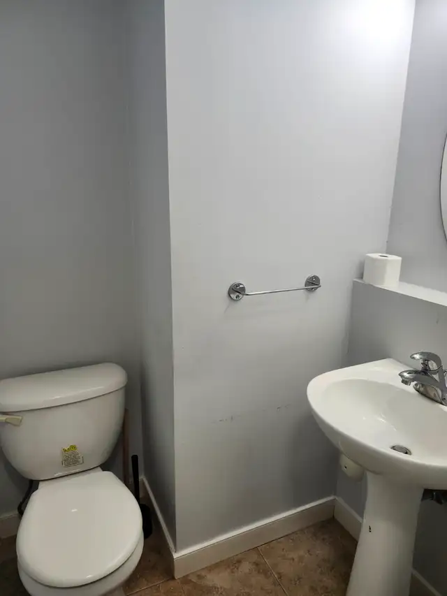 For rent 3 bed+ bonus room with 2.5 bath $2,300 plus utilities. in Long Term Rentals in Edmonton - Image 4