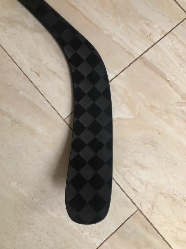 Intermediate - Pro Blackout Hockey Stick (Right) in Hockey in Oshawa / Durham Region - Image 5