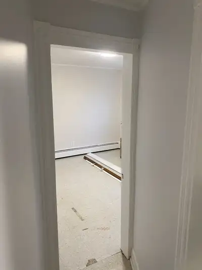 Private room in a 2 bedroom flat on the top floor. I person is living here, male in my 30s. The room...