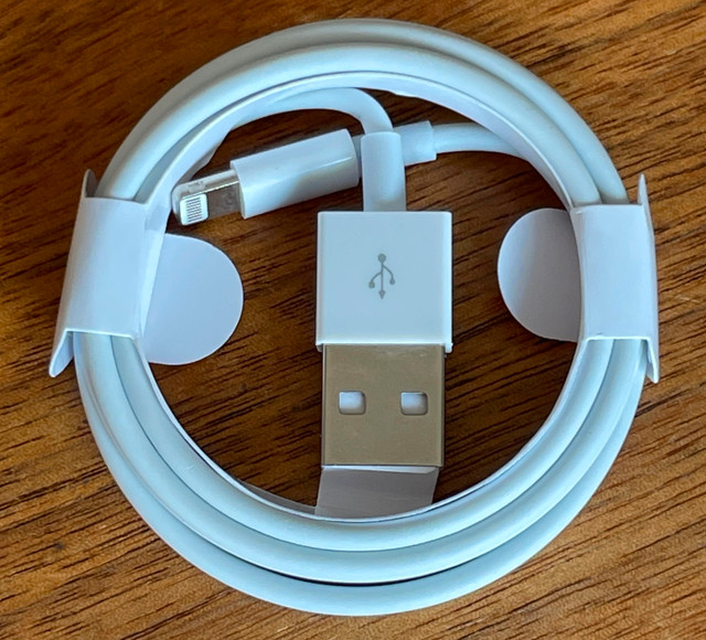 Lightning to USB Charging Cable (Apple iPhone, iPad) in Cell Phone Accessories in Ottawa
