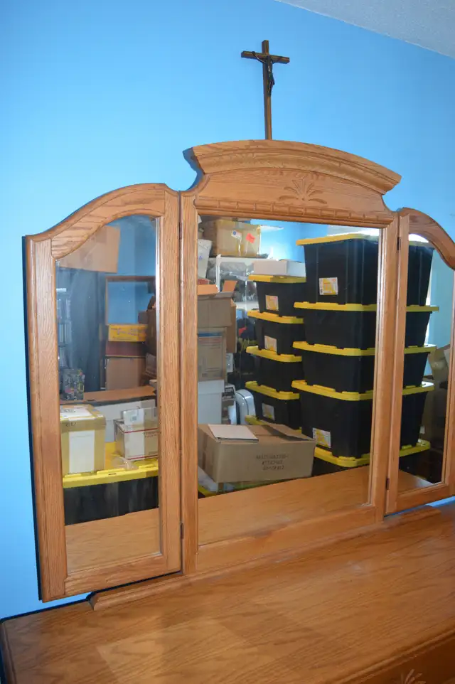 Solid Oak dresser with three mirrors in Dressers & Wardrobes in Kitchener / Waterloo - Image 4